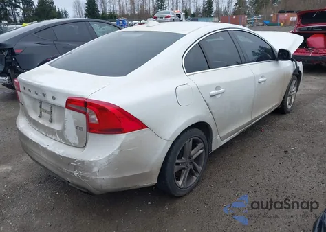 2015 Volvo S60 T5 Premier z USA, uszkodzony, nr VIN YV126MFBXF1311780